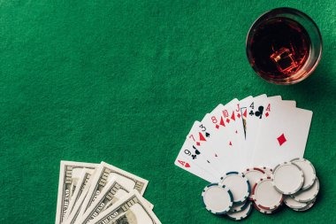 danatoro Bandar Poker card rankings and payout structure displayed on screen